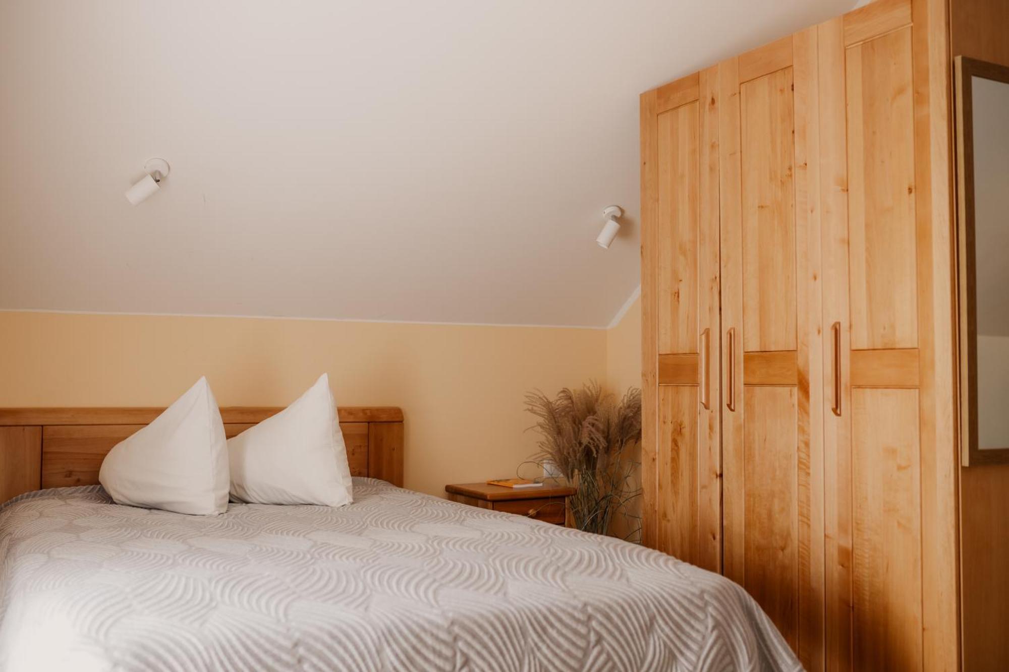 Saules Iela 2A Lejlighedshotel Saldus Værelse billede